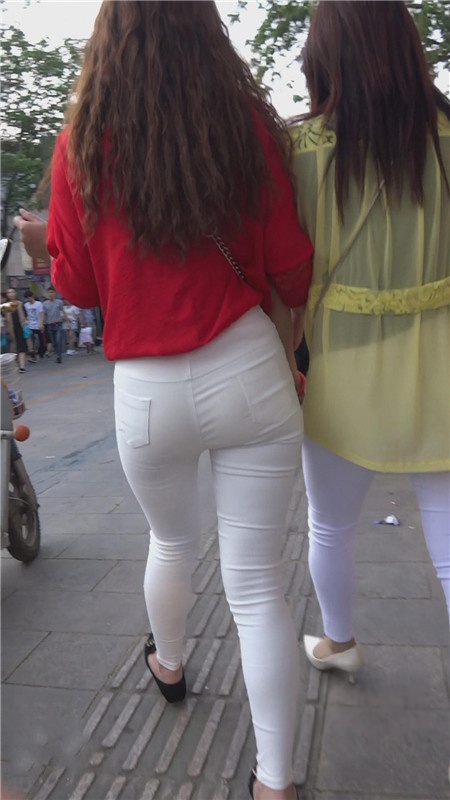 红衣紧身极品白裤美女[2.26G/MP4]