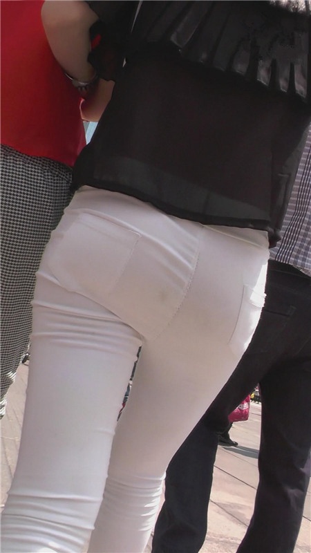 黑衣白裤紧身美女[1.22G/MP4]