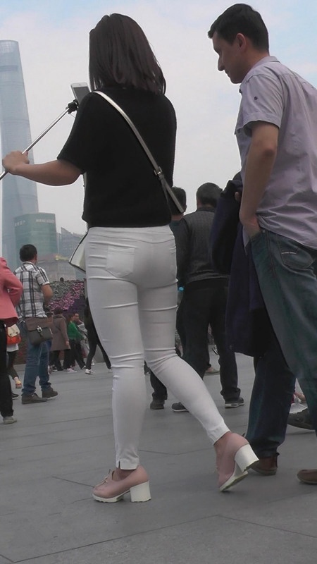 紧身白裤妹子[2.39G/MP4]