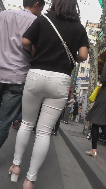 紧身白裤妹子[2.39G/MP4]