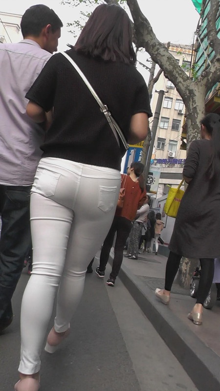 紧身白裤妹子[2.39G/MP4]