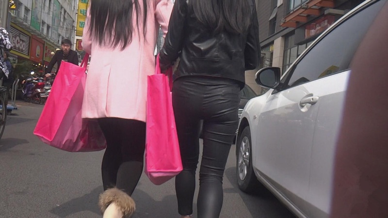 黑色皮衣皮裤妹子[476M/MP4]