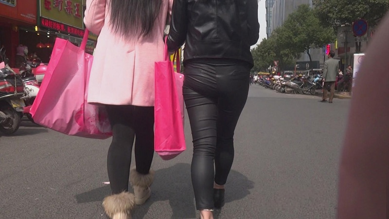 黑色皮衣皮裤妹子[476M/MP4]