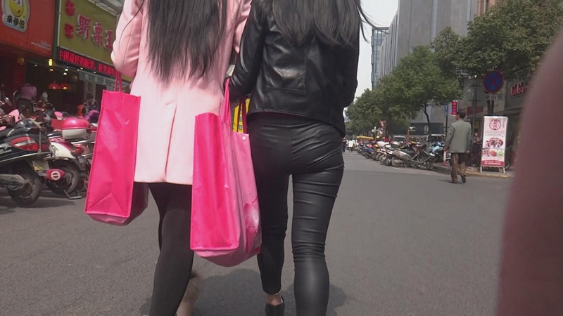 黑色皮衣皮裤妹子[476M/MP4]