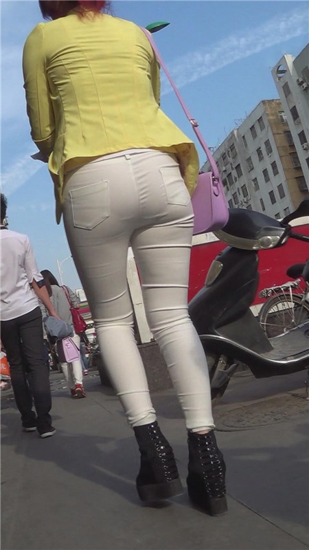 黄衣白裤红发妹子[980M/MP4]