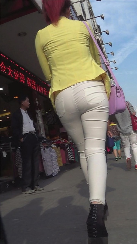 黄衣白裤红发妹子[980M/MP4]