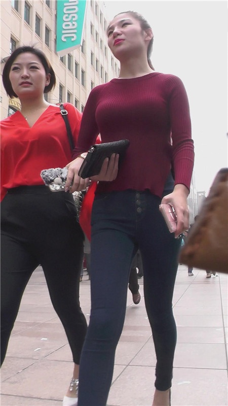 高腰黑裤短发妹子[1.9G/MP4]