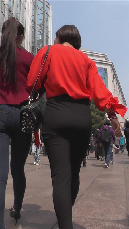 高腰黑裤短发妹子[1.9G/MP4]