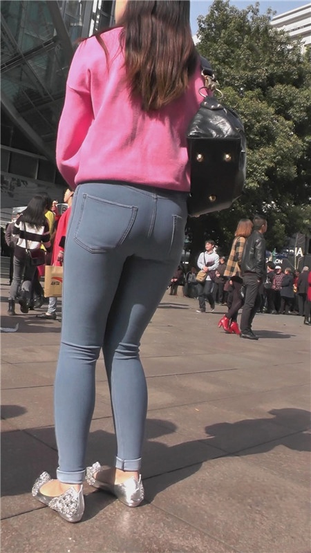 一直在拍照的牛仔小姐姐[2.57G/MP4]