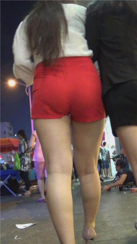 红色热裤长发丰满美女[3.71G/MP4]