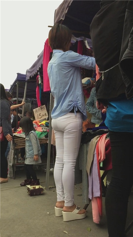 蓝衣白裤妹子[2.24G/MP4]