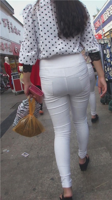 高腰白裤紧身妹子[1.71G/MP4]