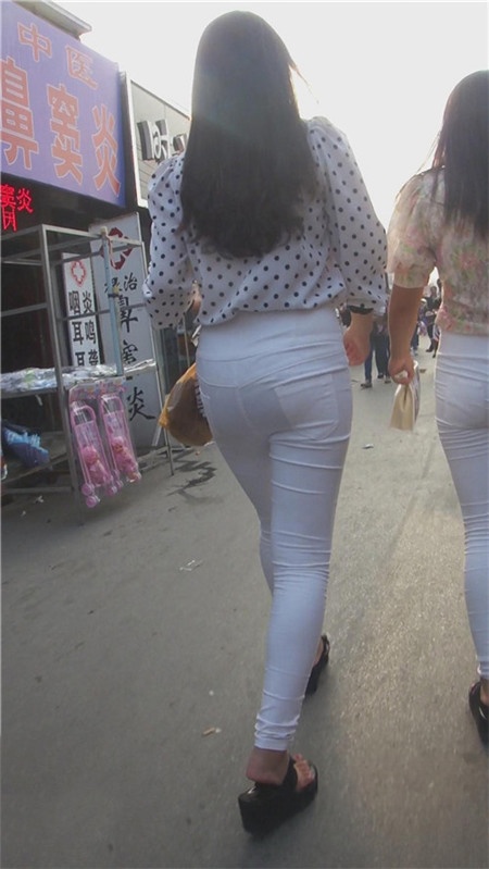 高腰白裤紧身妹子[1.71G/MP4]