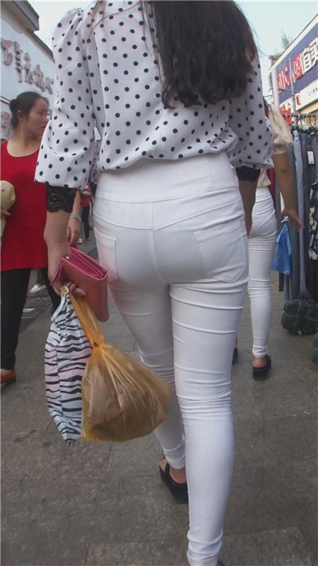 高腰白裤紧身妹子[1.71G/MP4]