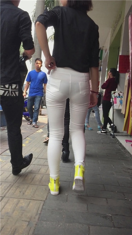 漂亮的极品白透小妹[1.45G/MP4]