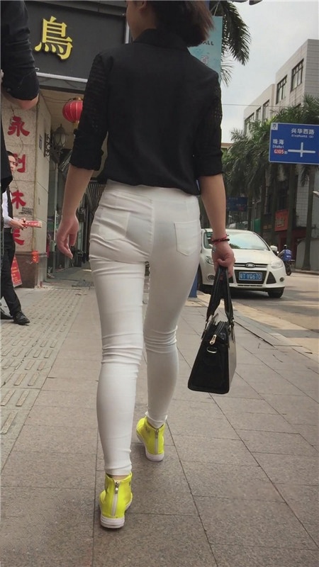 漂亮的极品白透小妹[1.45G/MP4]