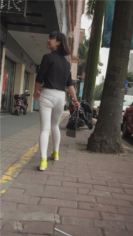 漂亮的极品白透小妹[1.45G/MP4]