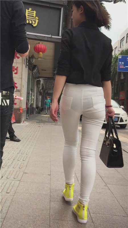 漂亮的极品白透小妹[1.45G/MP4]