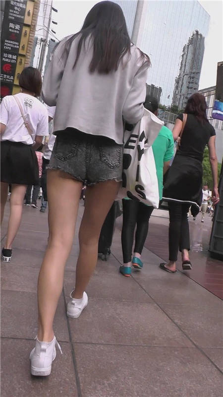 极品灰牛月牙美女[859M/MP4]