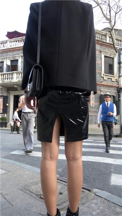 连体黑色皮裙小姐姐[1.17G/MP4]