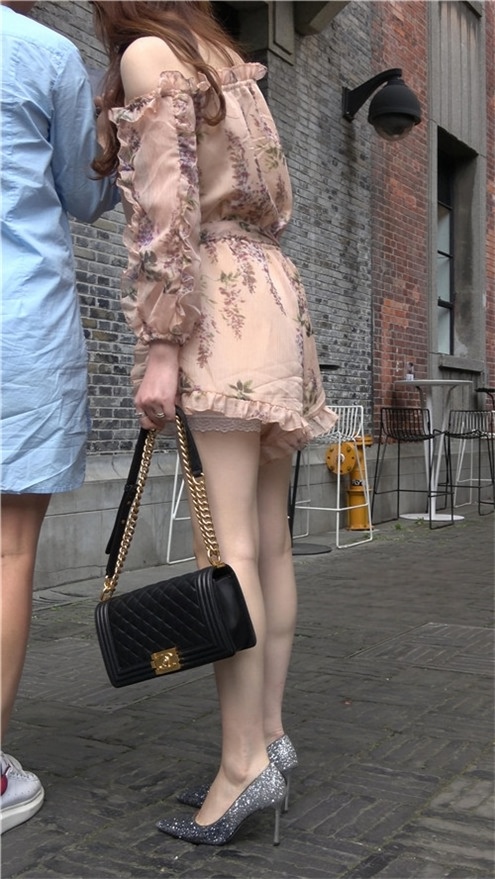 漂亮的白嫩小姐姐[1.66G/MP4]