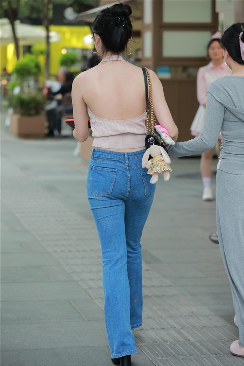 搭讪蓝色牛仔裤美女(158P)[1.7G/JPG]