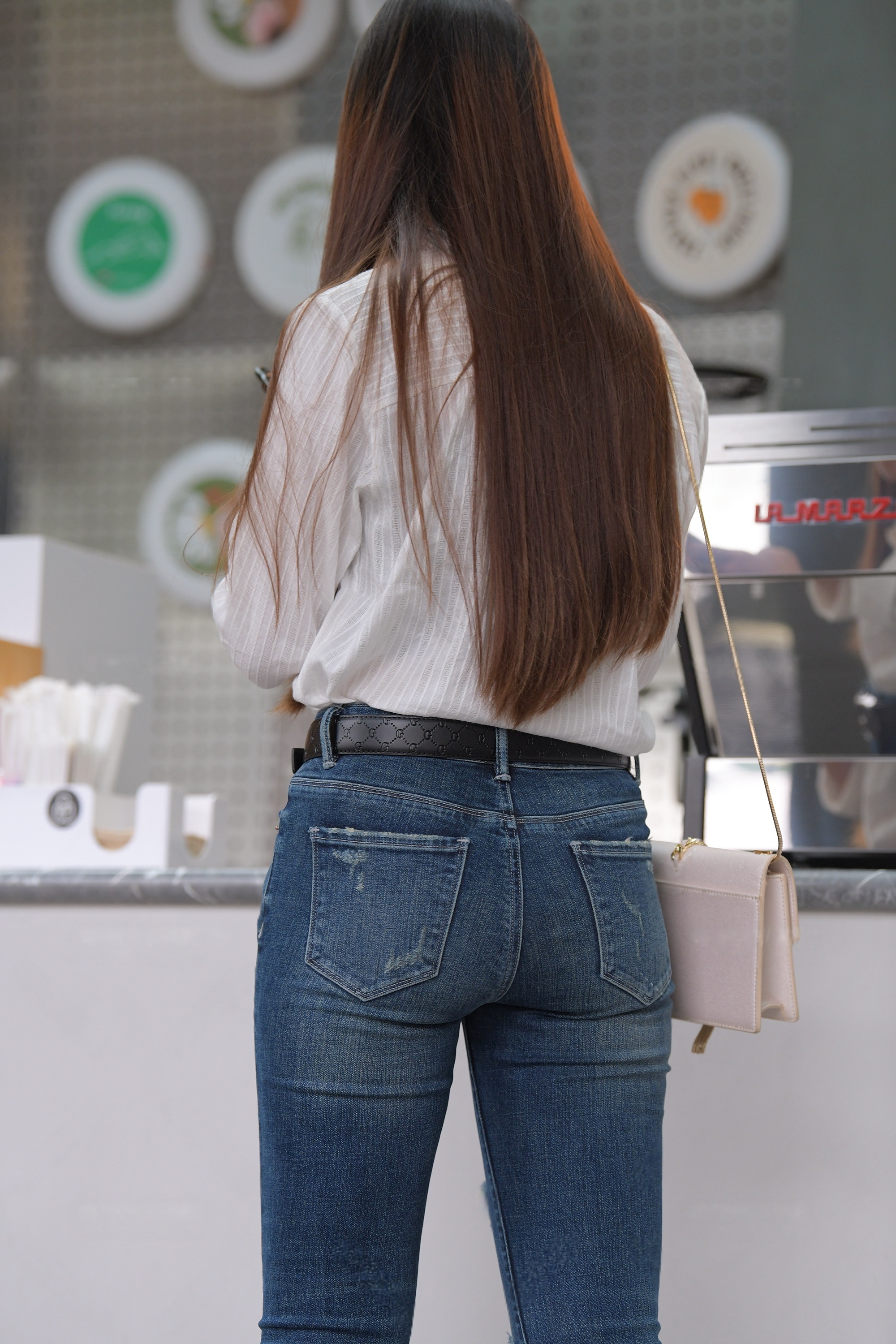 （图）蓝色丰满紧身牛仔裤