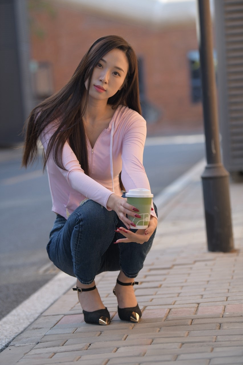 魔镜-牛仔裤美女MJ3241