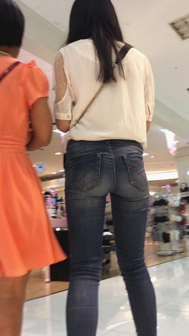 商场超紧牛仔宽大臀[394M/MP4]