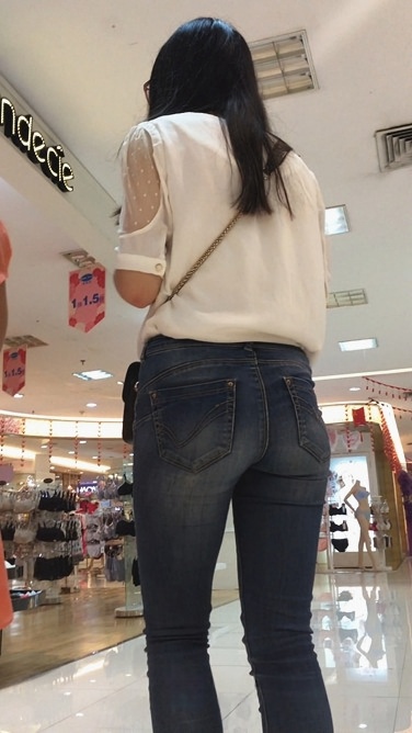 商场超紧牛仔宽大臀[394M/MP4]