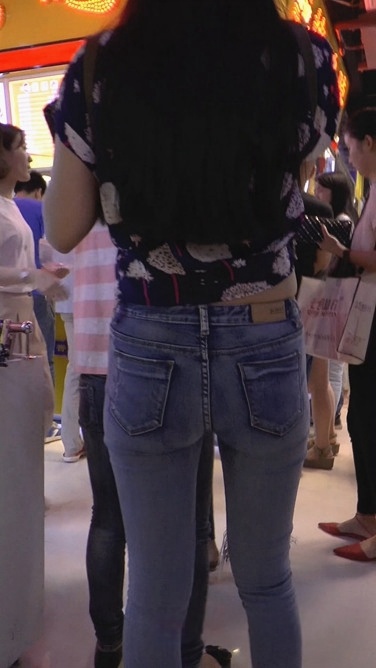 超紧牛仔大宽臀美眉[490M/MP4]