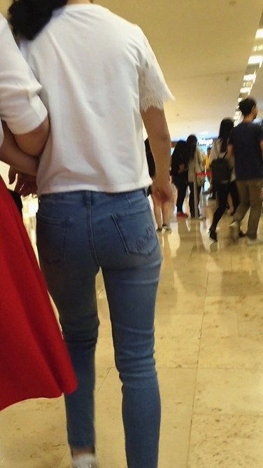 一扭一扭的浅色紧牛美眉[69M/MOV]