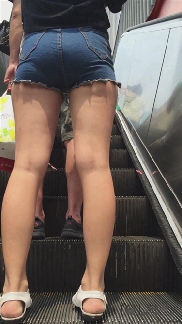 阳光撒在翘臀上[MP4/189MB]