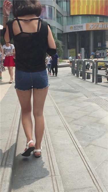 阳光撒在翘臀上[MP4/189MB]