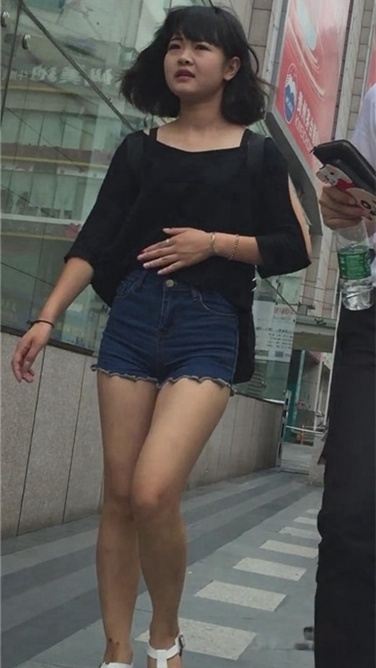 阳光撒在翘臀上[MP4/189MB]