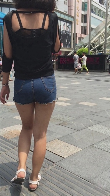 阳光撒在翘臀上[MP4/189MB]