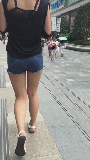 阳光撒在翘臀上[MP4/189MB]