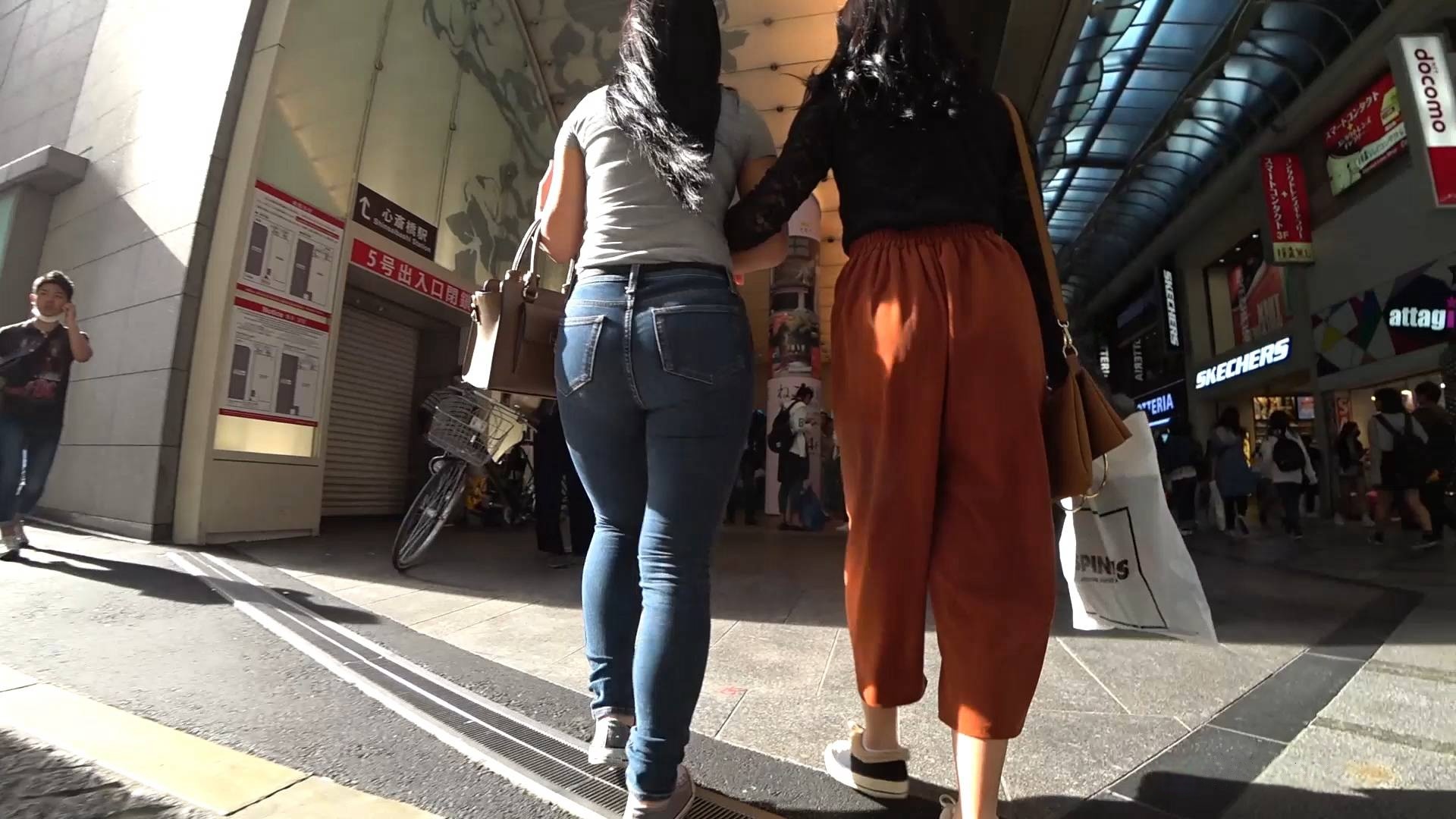 紧身蓝牛饱满圆润性感大PG[1.45G]