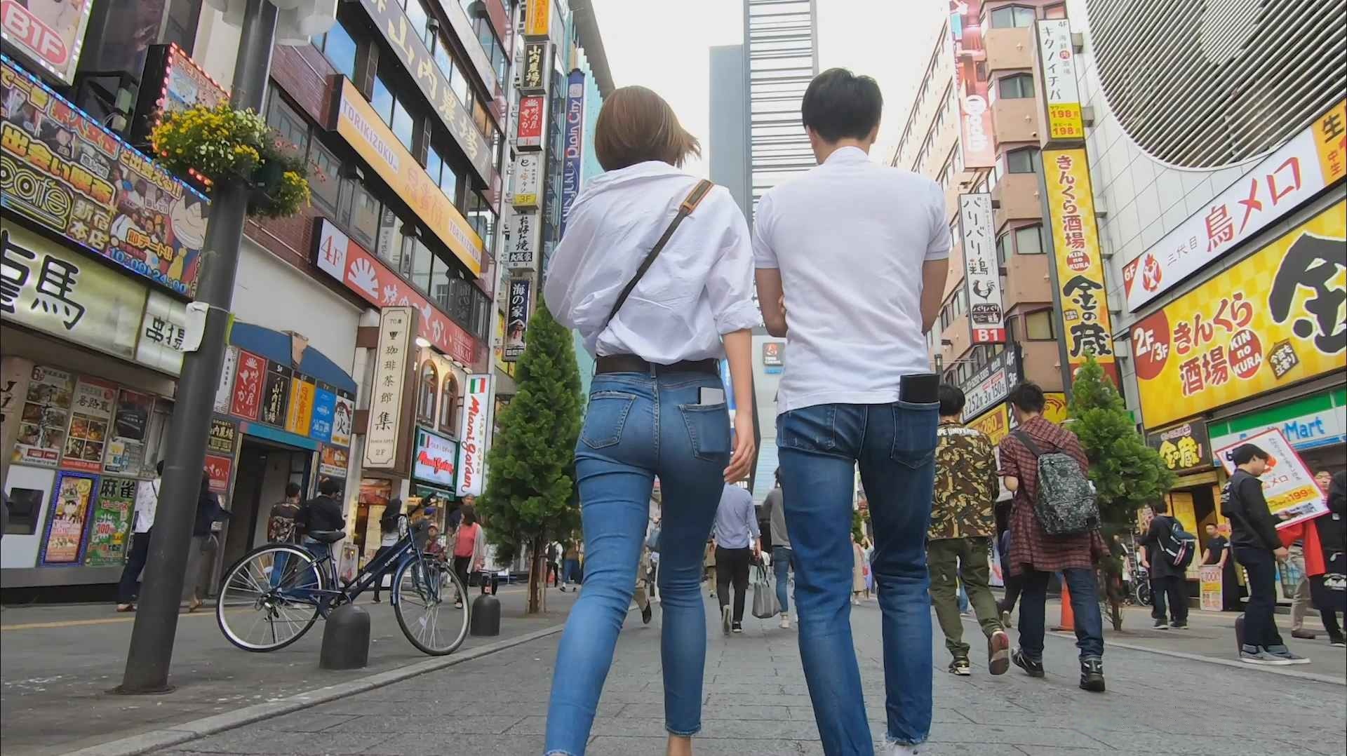 逛街的浅蓝牛仔九分裤细腿圆翘屯[1.03G]