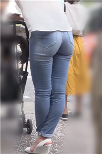 蓝色紧身高跟圆润翘屯美女[563M]