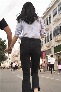 紧身黑牛仔美女承受力强[468M/MP4]