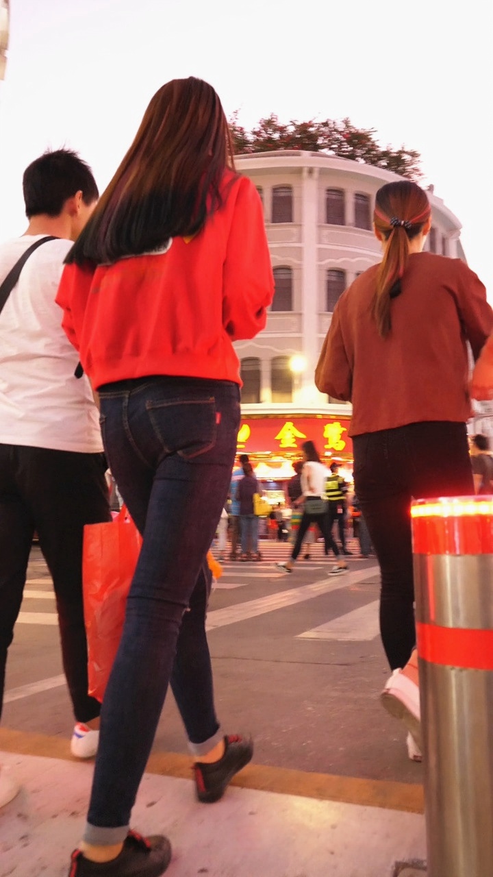 超紧蓝色紧牛美眉[328M/MP4]