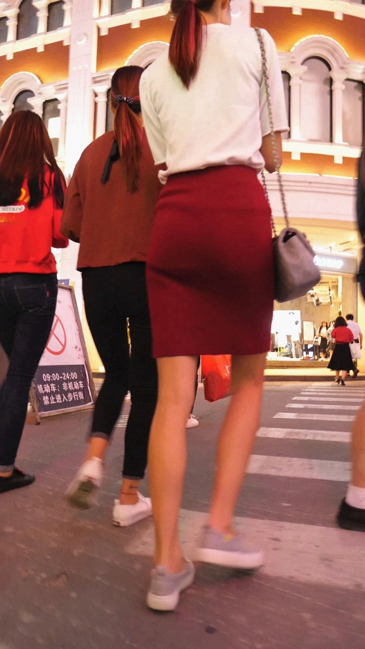 超紧蓝色紧牛美眉[328M/MP4]