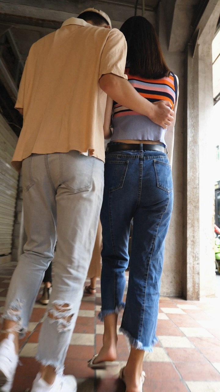 极品七分牛仔裤美眉[301M/MP4]