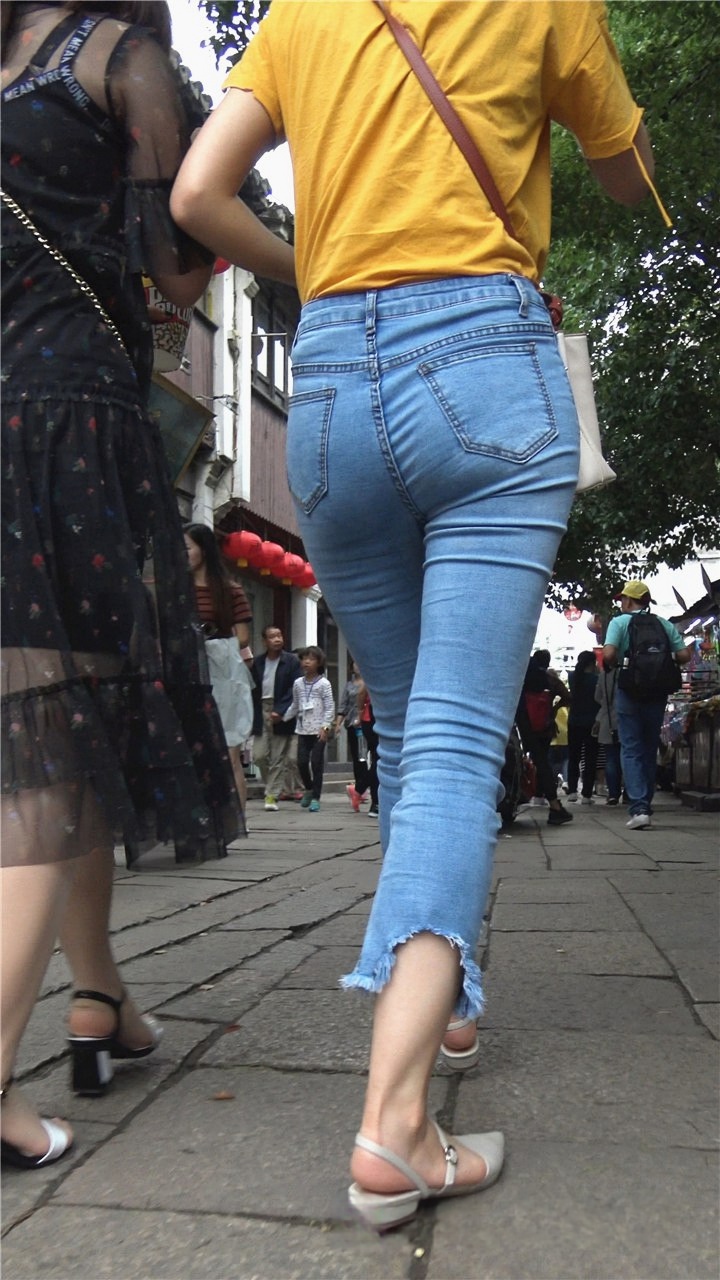 4K-身材很棒的牛仔裤美眉[2.37G/MP4]