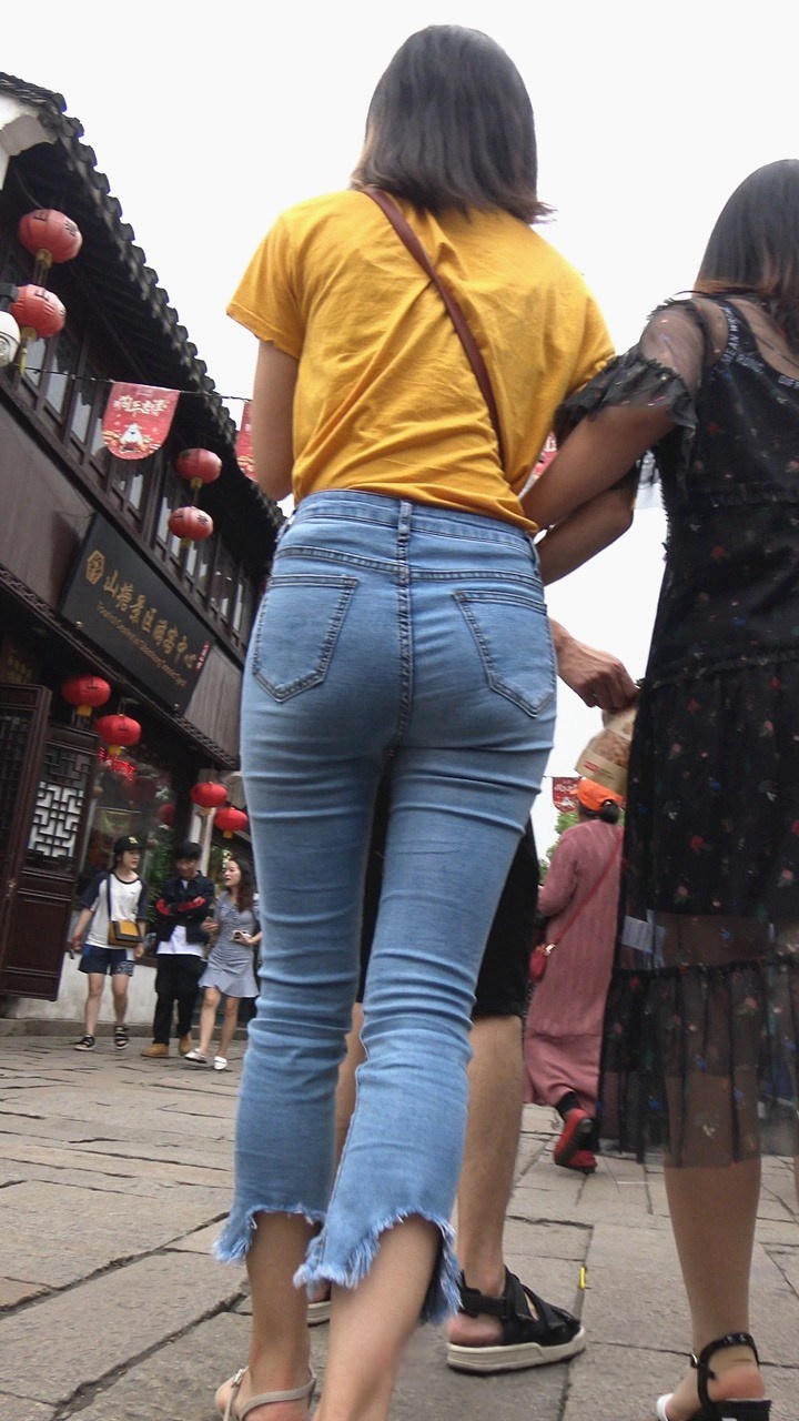 4K-身材很棒的牛仔裤美眉[2.37G/MP4]