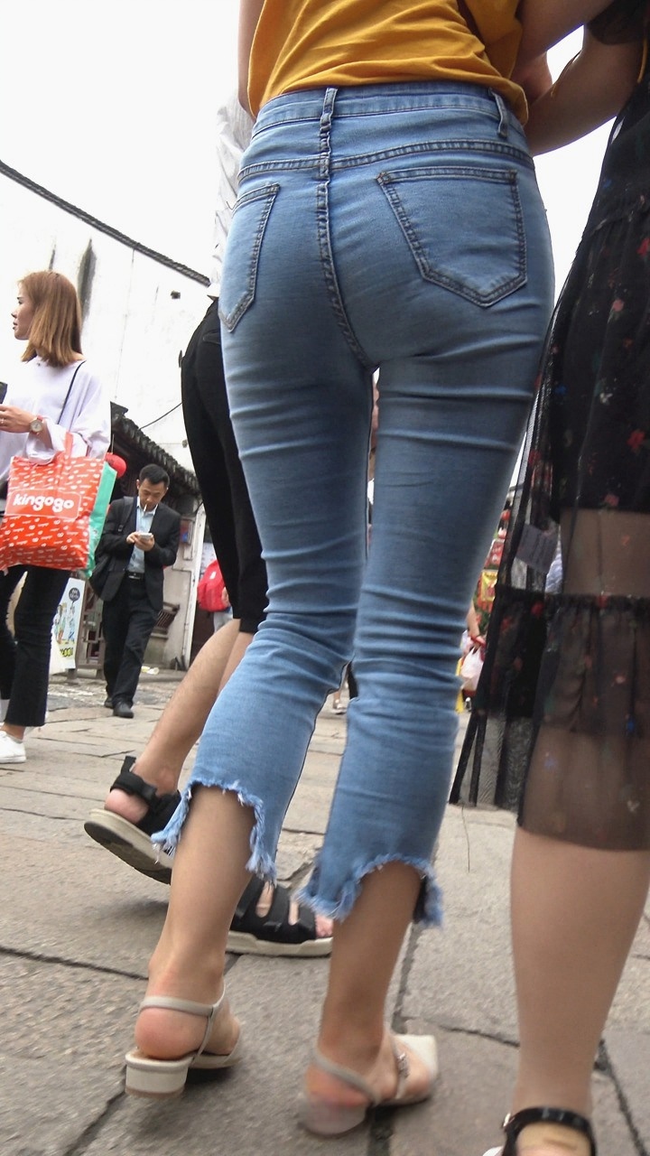 4K-身材很棒的牛仔裤美眉[2.37G/MP4]