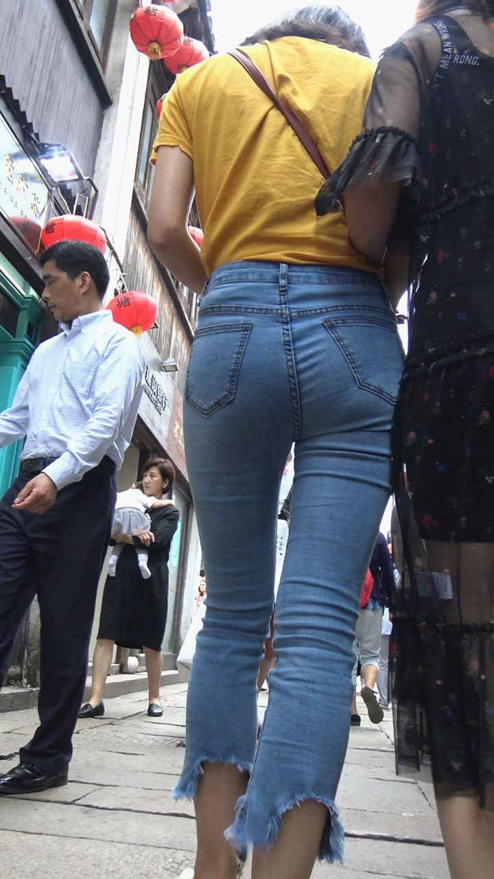 4K-身材很棒的牛仔裤美眉[2.37G/MP4]