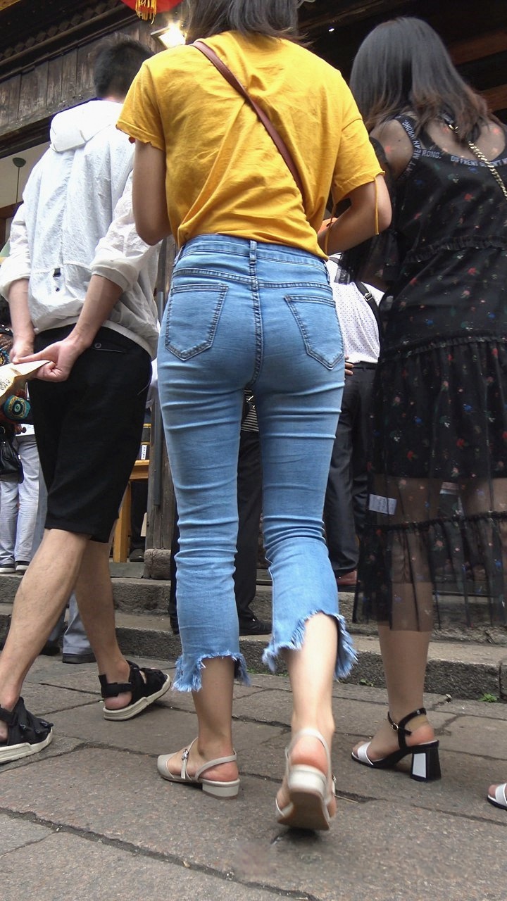 4K-身材很棒的牛仔裤美眉[2.37G/MP4]