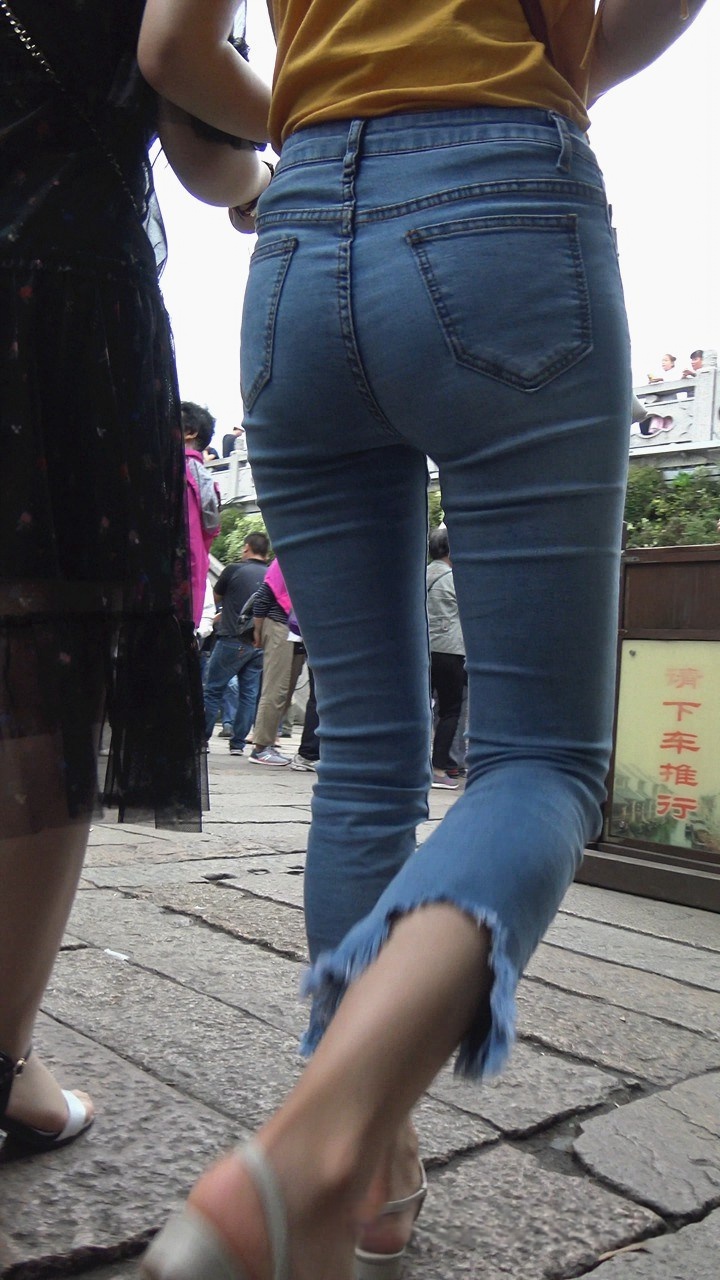 4K-身材很棒的牛仔裤美眉[2.37G/MP4]